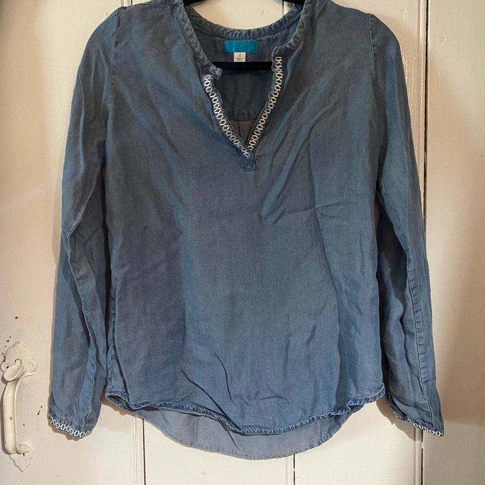 Chambray type top